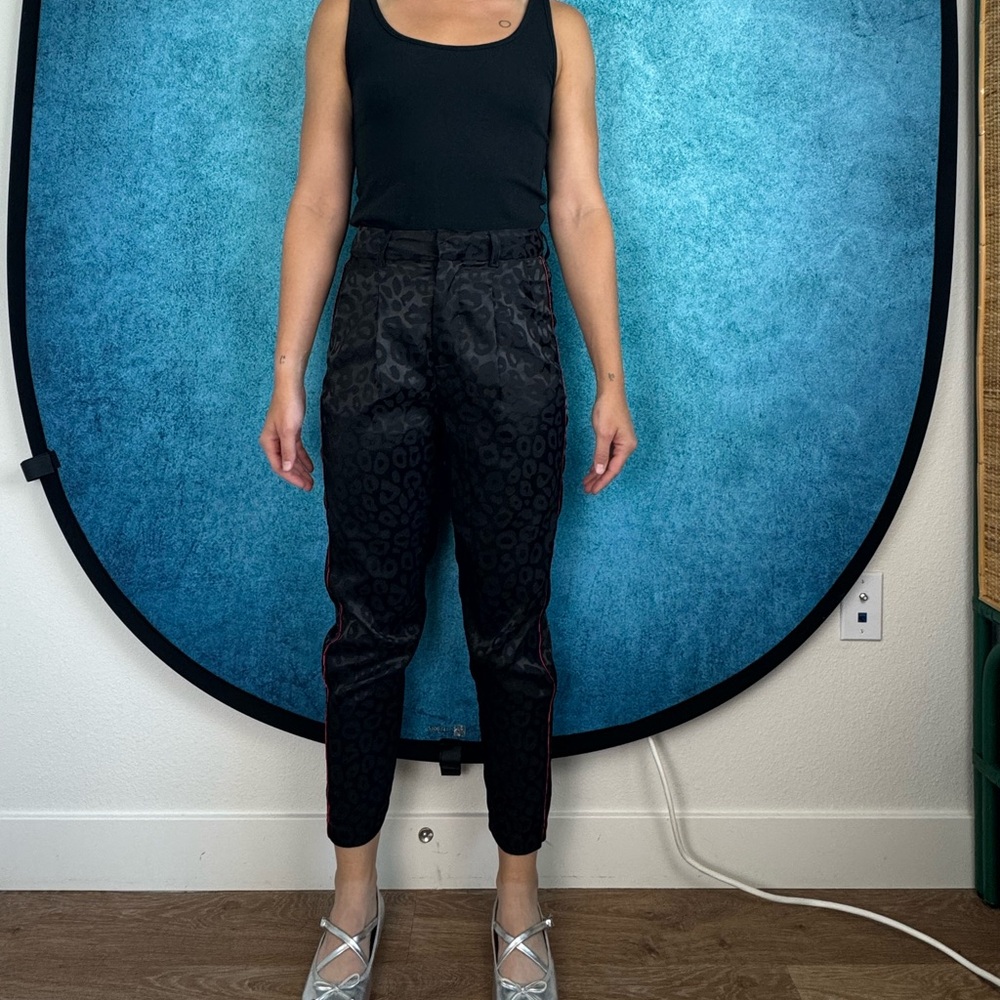 Elegant Black Leopard Print Silk Women's Cropped Pants